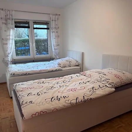 Wagner - Erdgeschoss - Naehe Festspielhaus - 2 Schlafzimmer - Boxspringbetten - Grosse Kueche - Dusche - Badewanne - Extra Wc - Terrasse Apartament Bayreuth