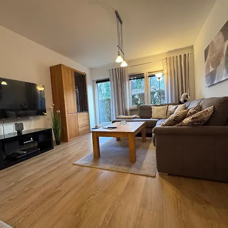 Apartament Wagner - Erdgeschoss - Naehe Festspielhaus - 2 Schlafzimmer - Boxspringbetten - Grosse Kueche - Dusche - Badewanne - Extra Wc - Terrasse