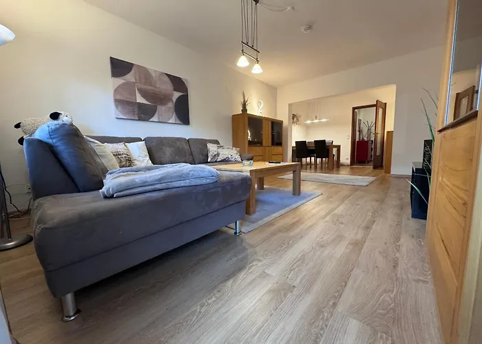 Apartament Wagner - Erdgeschoss - Naehe Festspielhaus - 2 Schlafzimmer - Boxspringbetten - Grosse Kueche - Dusche - Badewanne - Extra Wc - Terrasse *