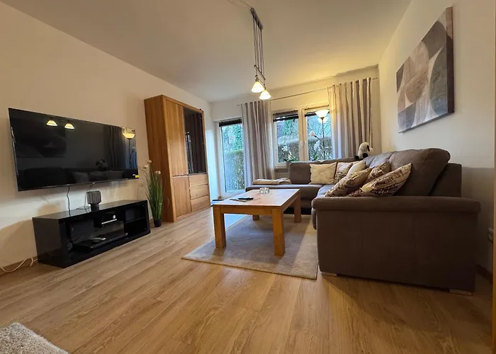 Apartament Wagner - Erdgeschoss - Naehe Festspielhaus - 2 Schlafzimmer - Boxspringbetten - Grosse Kueche - Dusche - Badewanne - Extra Wc - Terrasse