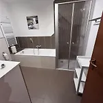 Apartament Wagner - Erdgeschoss - Naehe Festspielhaus - 2 Schlafzimmer - Boxspringbetten - Grosse Kueche - Dusche - Badewanne - Extra Wc - Terrasse Bayreuth