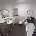 Apartament Wagner - Erdgeschoss - Naehe Festspielhaus - 2 Schlafzimmer - Boxspringbetten - Grosse Kueche - Dusche - Badewanne - Extra Wc - Terrasse Bayreuth
