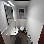 Wagner - Erdgeschoss - Naehe Festspielhaus - 2 Schlafzimmer - Boxspringbetten - Grosse Kueche - Dusche - Badewanne - Extra Wc - Terrasse