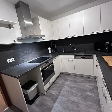 Wagner - Erdgeschoss - Naehe Festspielhaus - Free-wifi - Schlafzimmer - Boxspringbetten - Grosse Kueche - Dusche - Badewanne - Extra Wc - Terrasse - Dtv-zertifiziert بايروث