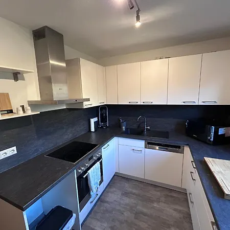 Wagner - Erdgeschoss - Naehe Festspielhaus - Free-wifi - Schlafzimmer - Boxspringbetten - Grosse Kueche - Dusche - Badewanne - Extra Wc - Terrasse - Dtv-zertifiziert