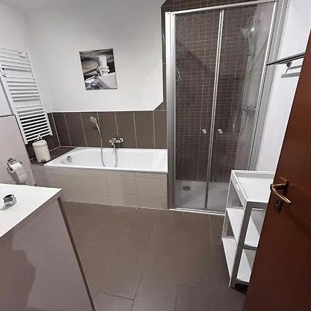Daire Wagner - Erdgeschoss - Naehe Festspielhaus - Free-wifi - Schlafzimmer - Boxspringbetten - Grosse Kueche - Dusche - Badewanne - Extra Wc - Terrasse - Dtv-zertifiziert Bayreuth