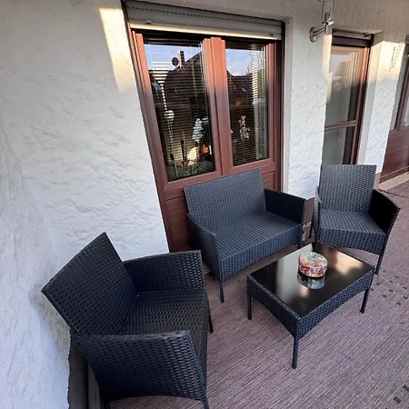 Wagner - Erdgeschoss - Naehe Festspielhaus - Free-wifi - Schlafzimmer - Boxspringbetten - Grosse Kueche - Dusche - Badewanne - Extra Wc - Terrasse - Dtv-zertifiziert شقة