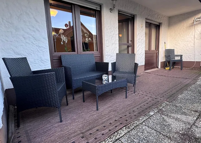 Wagner Apartment Bayreuth FeWo - Erdgeschoss - nähe Festspielhaus - 2 Schlafzimmer - Boxspringbetten - große Küche - Dusche - Badewanne - extra WC - Terrasse Apartamento *