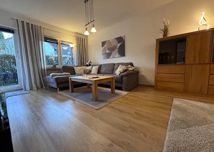 Apartamento Wagner Apartment Bayreuth FeWo - Erdgeschoss - nähe Festspielhaus - 2 Schlafzimmer - Boxspringbetten - große Küche - Dusche - Badewanne - extra WC - Terrasse *