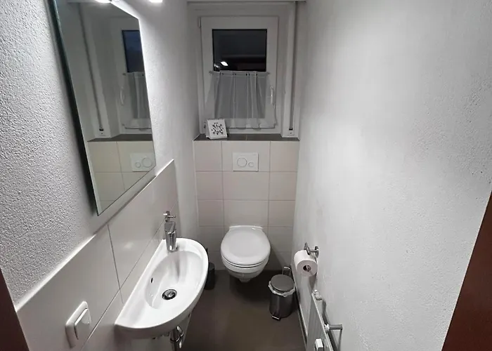 Wagner - Erdgeschoss - Naehe Festspielhaus - 2 Schlafzimmer - Boxspringbetten - Grosse Kueche - Dusche - Badewanne - Extra Wc - Terrasse